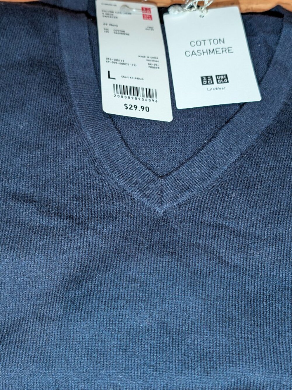 NEW w/Tags-Uniqlo Men's Size L Cotton/Cashmere Navy V-Neck Long-Sleeve Sweater